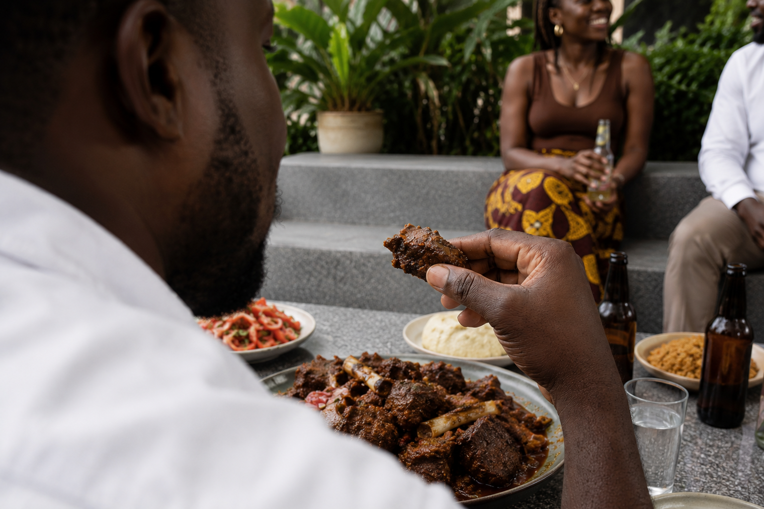 Man eating beef. Photo Magnific