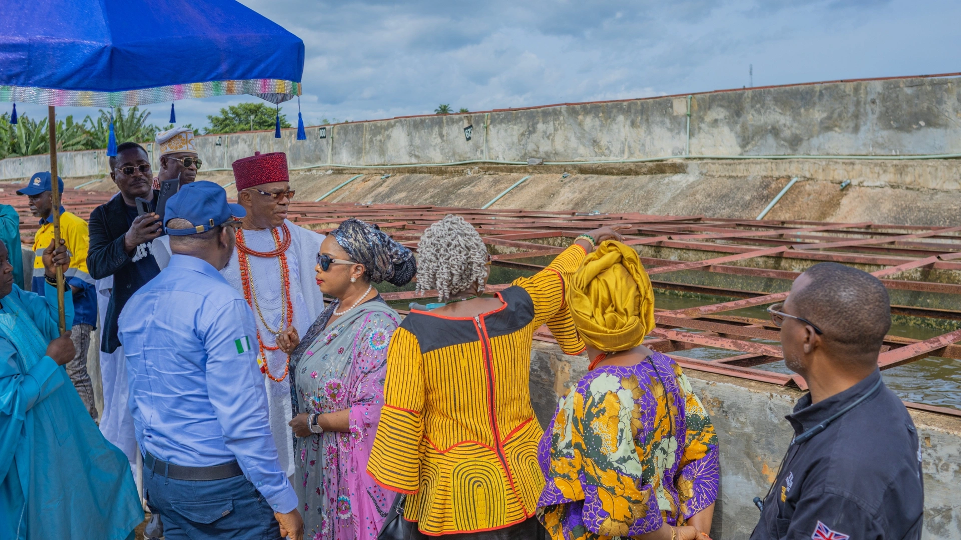 Owa Obokun of Ijesha land and community leaders at the new fish pond created by Segilola Resources Operating Limited.