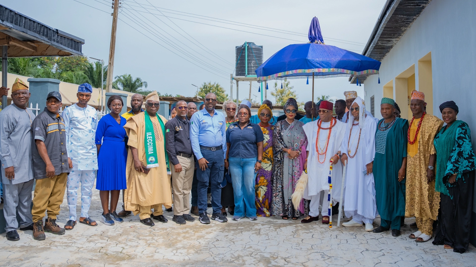 Owa obokun of Ijesha Land, Oba Clement Adesuyi Haastrup , SROL managemnet and community Leaders at the commisioning of Ogere-Ekun Golden Water Factory in Iperindo
