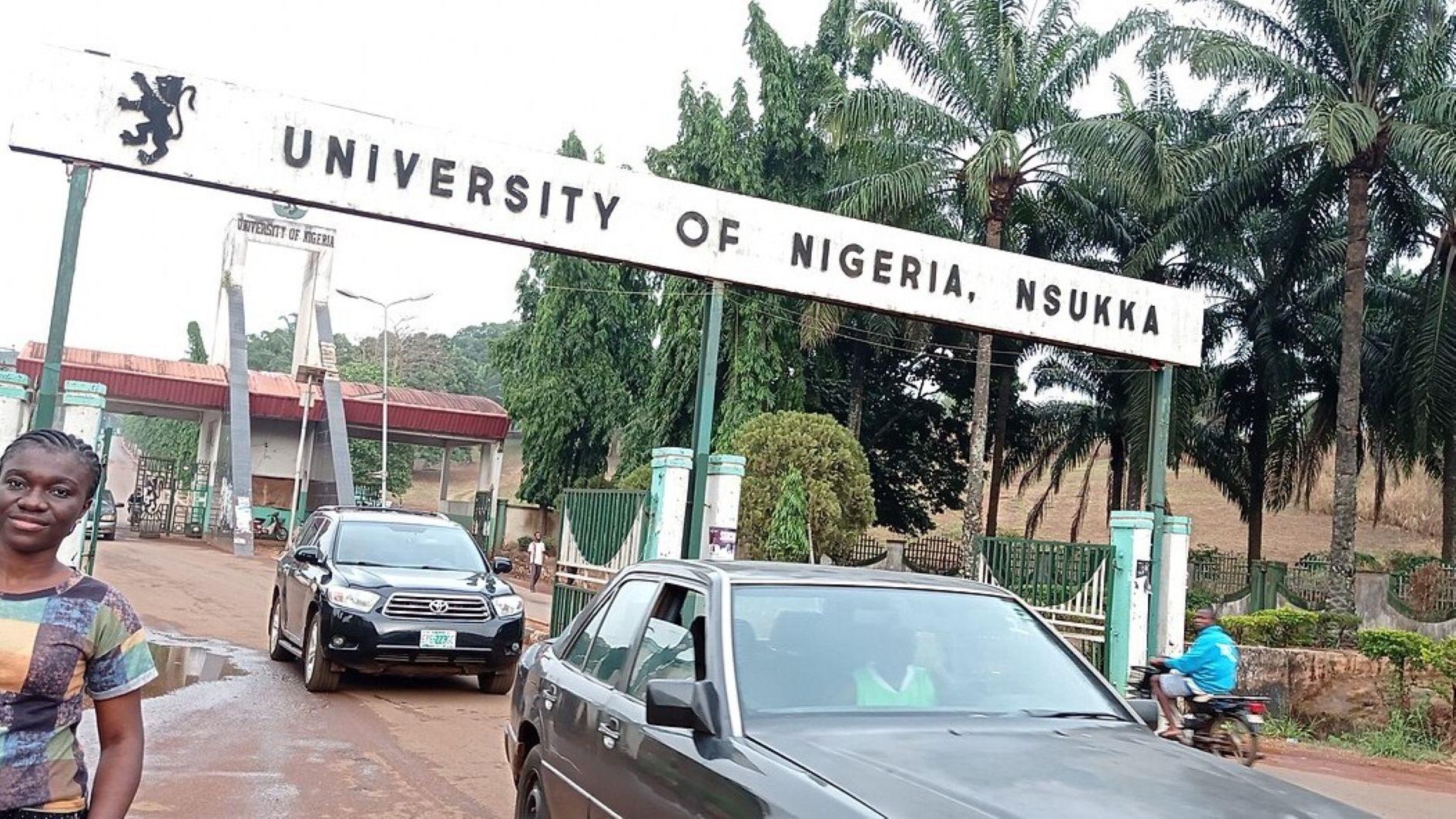 University_Gate,_University_of_Nigeria,_Nsukka,_Nigeria