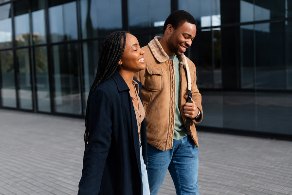 Young couple smiling and walking together. Photo Magnific