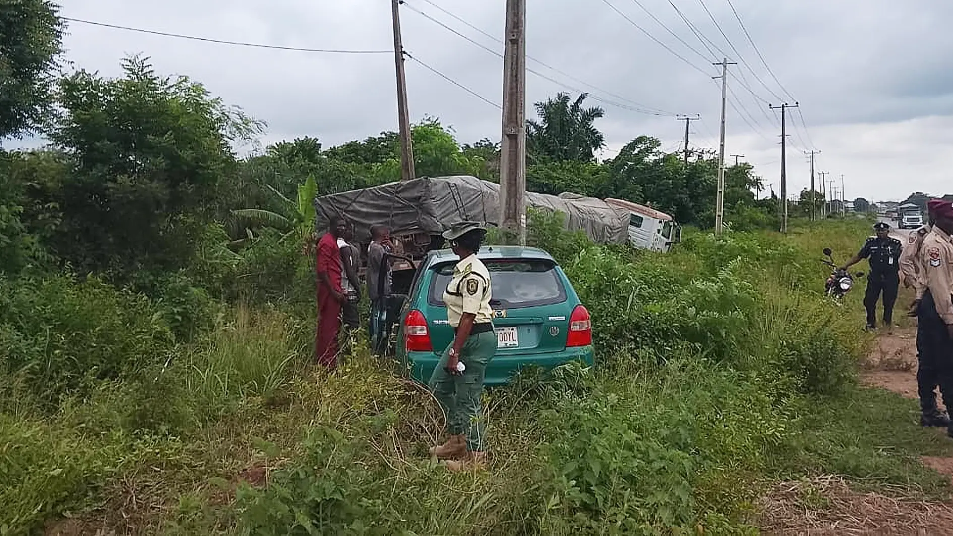 Three sustain injuries in Lagos-Abeokuta expressway auto crash