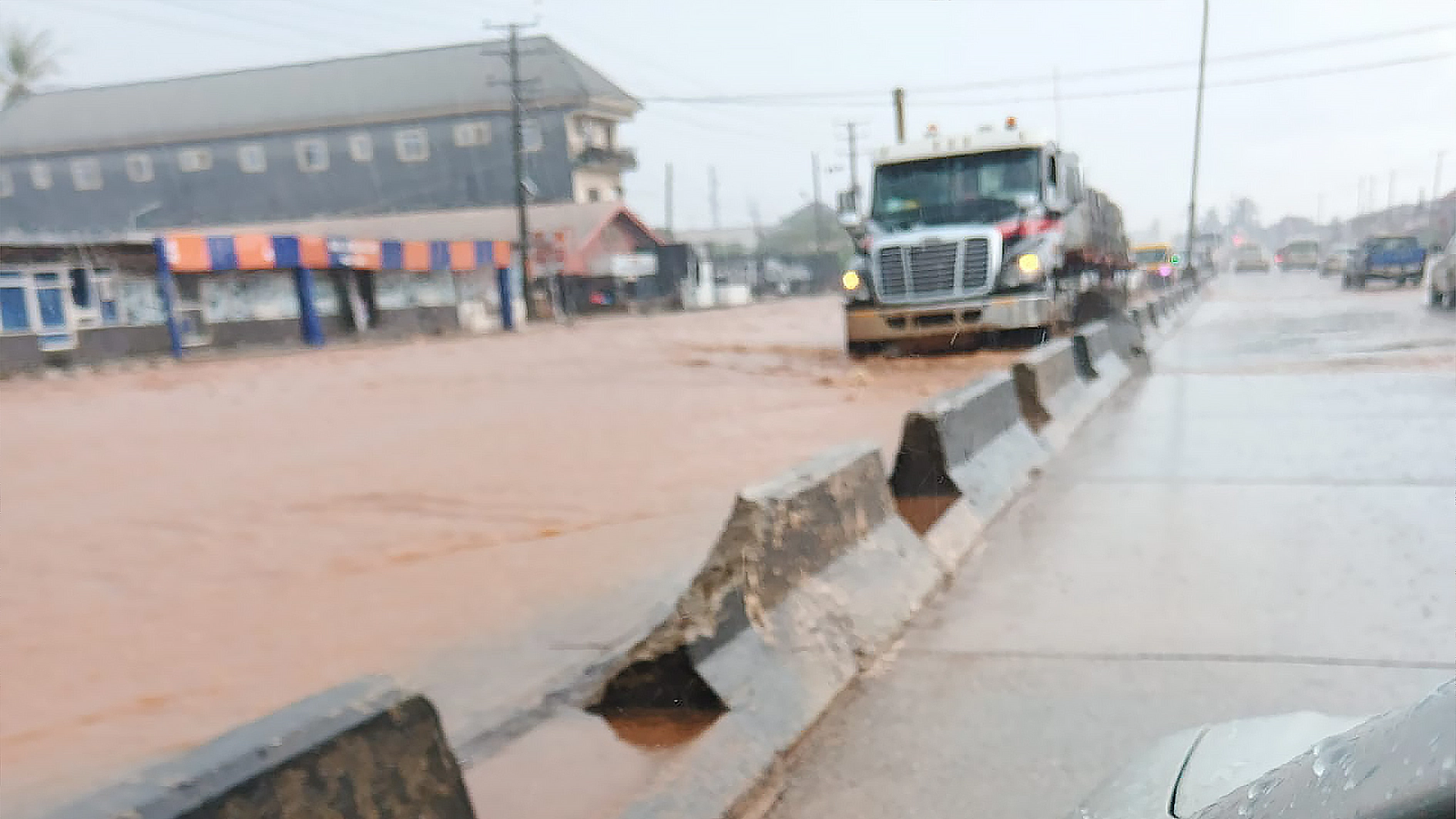 Flooded Uselu axis of the Benin-Lagos Highway