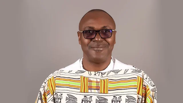 Dr Vincent Olofinkua