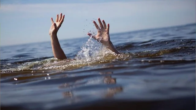 drowns