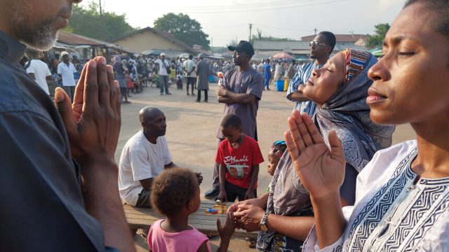 nigerian-religious-beliefs-faith-community-prayer