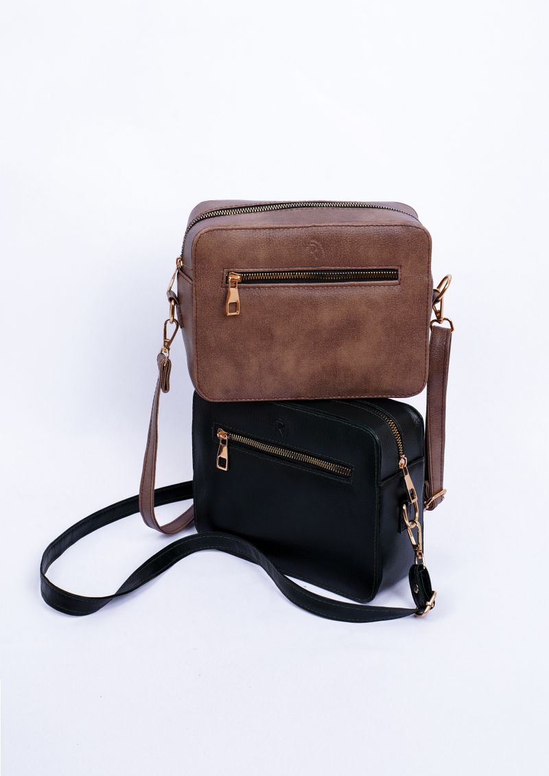 Explore this trendy crossbody bag designed for comfort and style. Perfect for daily wear, travel, shopping, and carrying essentials hands-free.