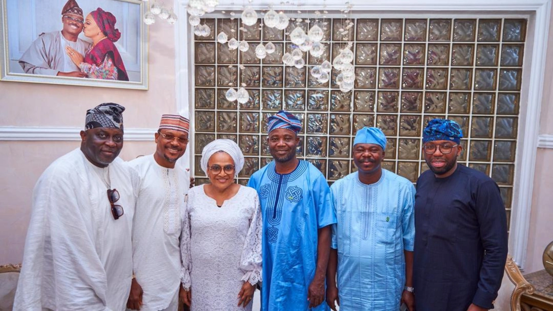 Hon. Shina Peller and his political associates take a picture with Florence Ajimobi during their visit to her residence on the sixth anniversary of the passing of her husband, former Oyo State Governor Abiola Ajimobi.
