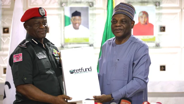 IGP Tunji Disu and Echono during the visit