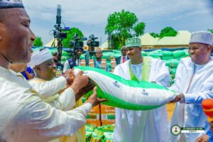 Governor Ahmed Aliyu has flagged off the free distribution of fertiliser and other agricultural inputs to farmers across Sokoto