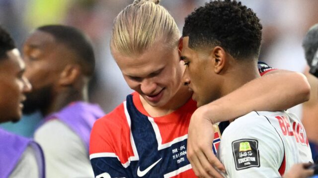 Norway’s forward #09 Erling Braut Haaland (L) congratulates England’s midfielder #10 Jude Bellingham at the end of the 2026 World Cup football tournament quarter-final match between Norway and England at Miami Stadium in Miami on July 11, 2026. (Photo by ROBERTO SCHMIDT / AFP)