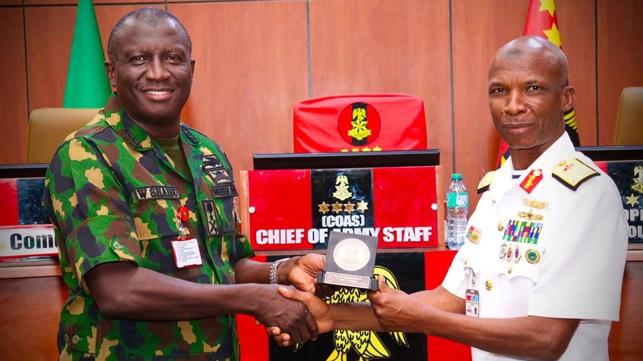 The research paper, titled “Strengthening Non-Commissioned Officers Leadership for Operational Efficiency: Strategic Options for the Nigerian Army by 2035,” was presented by the Commandant of the National Defence College, Rear Admiral Abdullahi Ahmed, to the Chief of Army Staff, Lt.-Gen. Waidi Shaibu