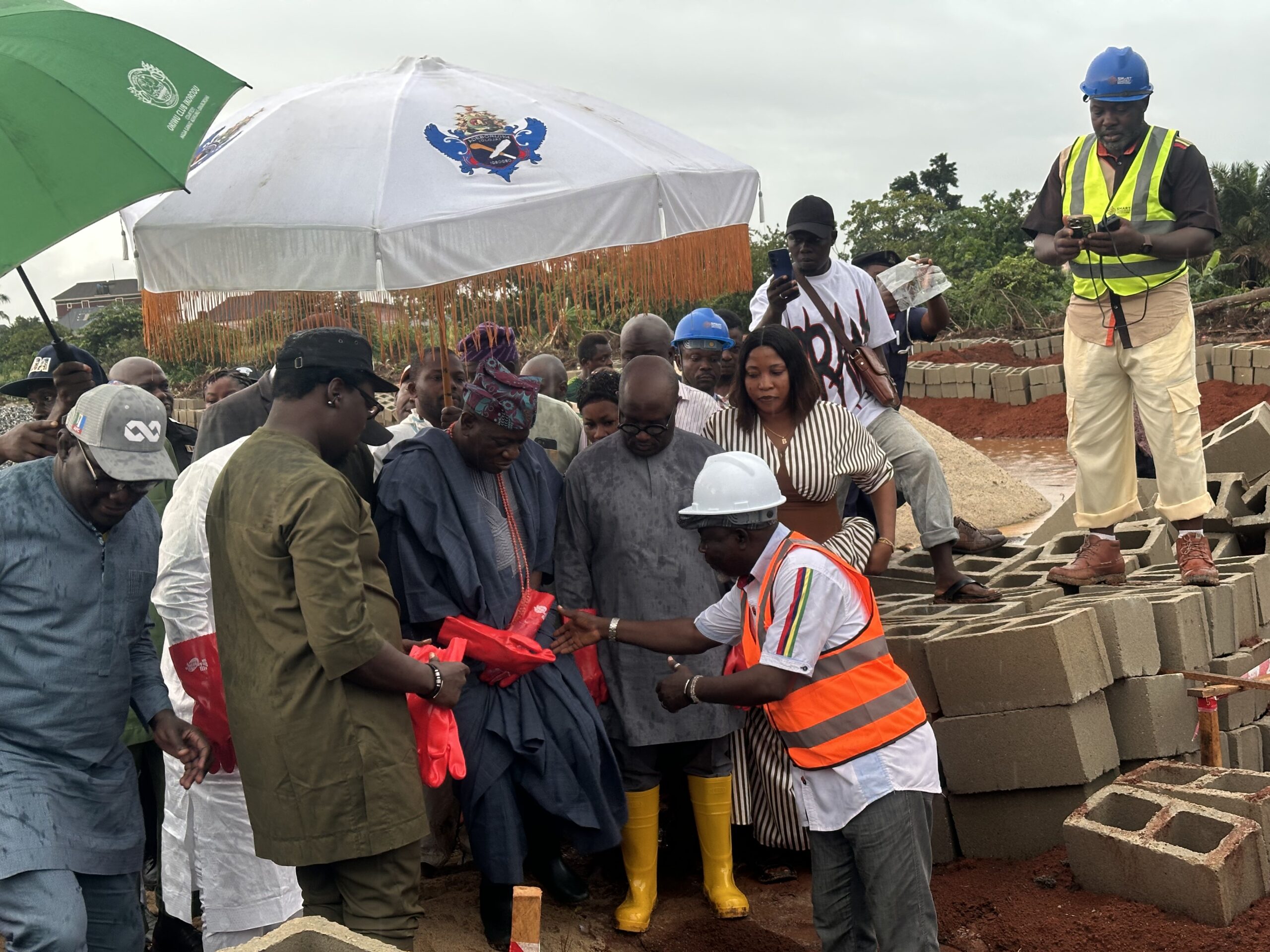 Dignitaries at the groundbreaking ceremony of 30 smart schools in Igbogbo/Bayeku LCDA