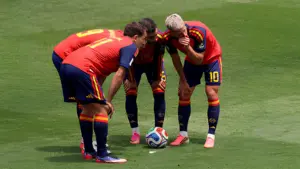 Spain players in discussion