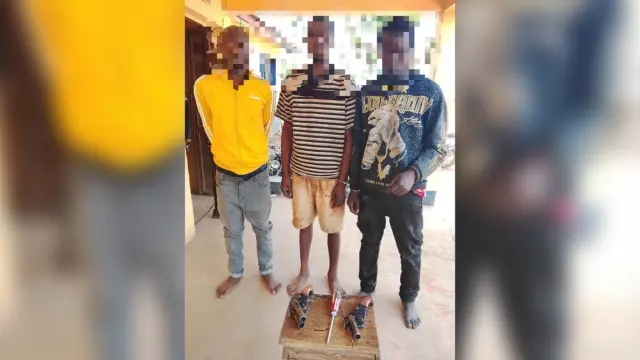 Three arrested suspects with recovered arms