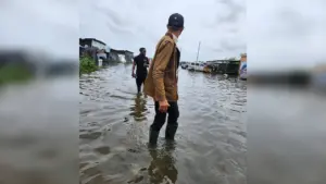 Professor Akin Abayomi during a visit to a flooded area