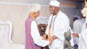 soyinka with ooni