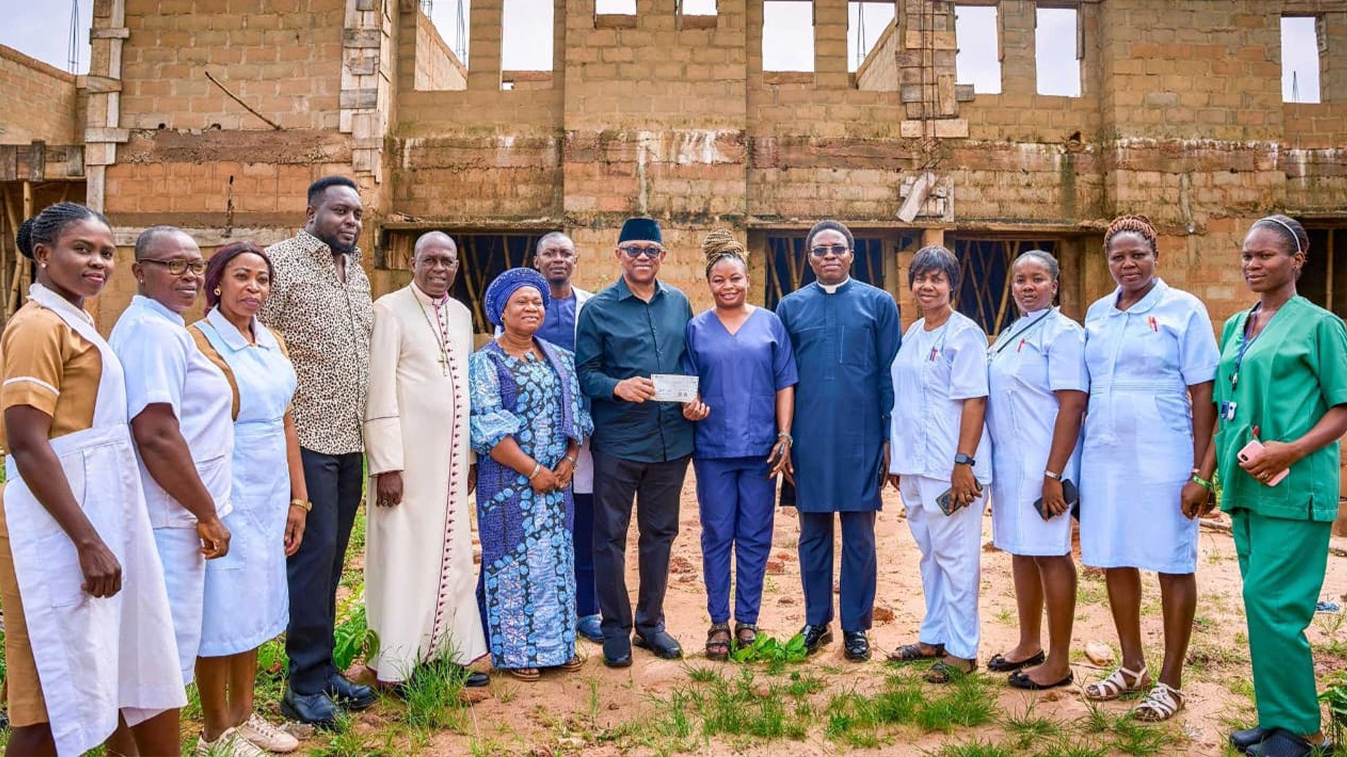 NDC presidential candidate Peter Obi donates N10m to Nsukka Nursing College