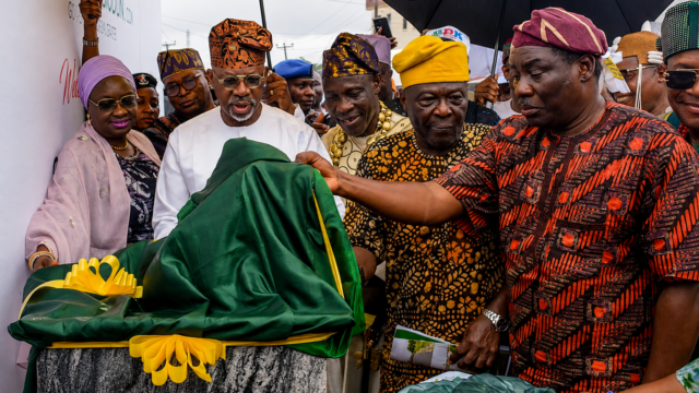L-R: Ogun State Deputy Governor, Engr. Noimot Salako-Oyedele; Governor Dapo Abiodun; Baale of Adesan, Tajudeen Adesanolu; Commissioner for Works and Infrastructure, Engr. Ade Akinsanya and Ogun State Assembly Speaker, Rt. Hon. Oludaisi Elemide
