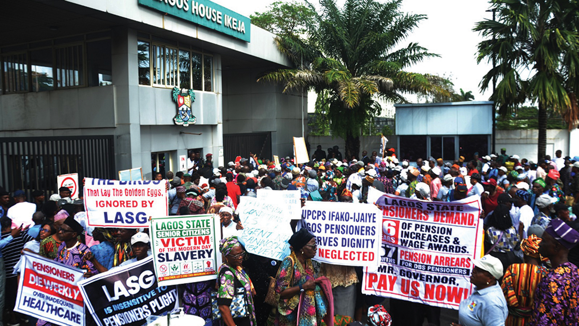 Pensioners under the Nigeria Union of Pensioners (NUP) Contributory Pension Scheme staged a peaceful protest to demand the implementation of a pension raise and wage awards, as well as the payment of outstanding arrears, but were met with tear gas from a police officer, leading to chaos and injuries among the elderly citizens at the State House, Ikeja, Lagos, yesterday.			               PHOTO: AYODELE ADENIRAN