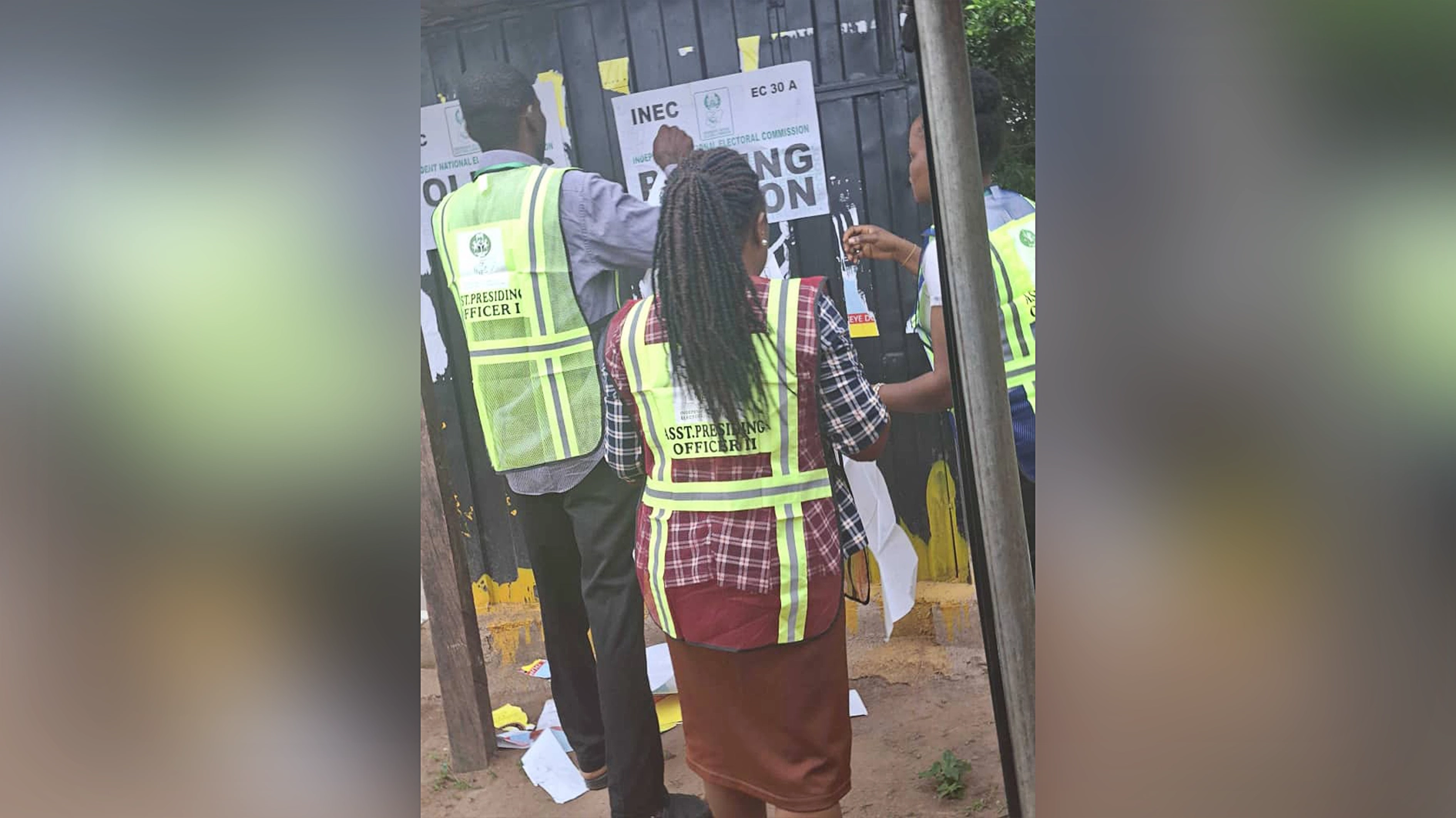 Voters defy pre-election tension as INEC officials arrive early
