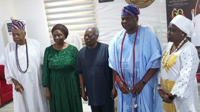 The Onilogbo of Ilogbo, HRM Oba Olufemi Samuel Ojugbele (left); Wife of the General Superintendent, Deeper Life Bible Church, Esther Kumuyi; General Superintendent, Pastor William Kumuyi; Olota of Ota, Awori Kingdom, Professor Adeyemi Obalanlege;  his wife,  Olori Oloruntoyin during the courtesy visit of Pastor Kumuyi to the palace Obalalenge… yesterday.