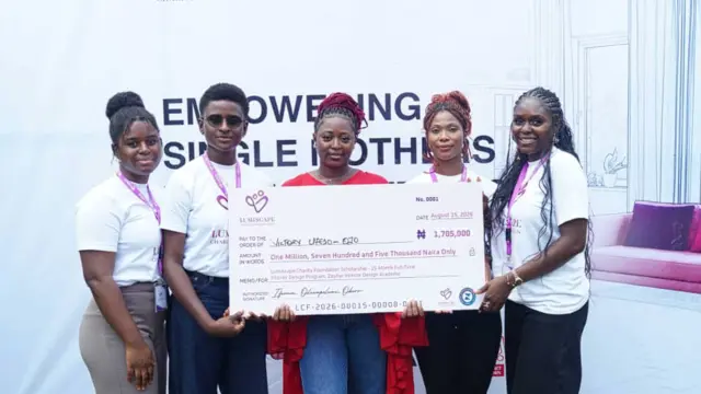 L–R: Nnesochi Okoro; Ifeoma Oluwapelumi Okoro, Founder, Lumiscape Charity Foundation (LCF); Victory Ufedo-Ojo, scholarship recipient; Bella Sergeant-Awuse; and Akpen Dooshima Ada, during the presentation of the LCF scholarship cheque at the LCF x ZIDA Single Mothers Interior Design Empowerment Initiative.