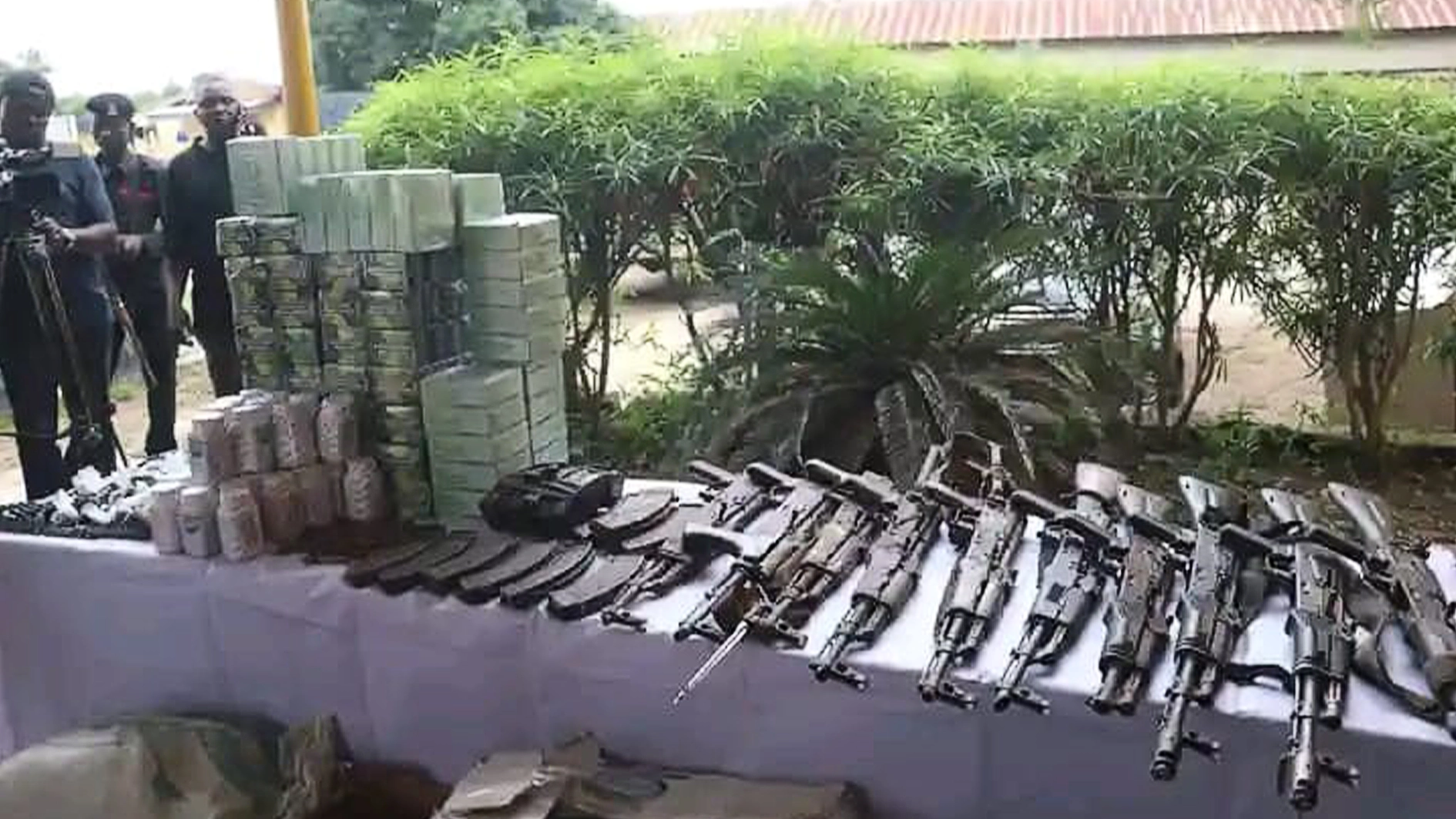 Arms and ammunition recovered in Niger.