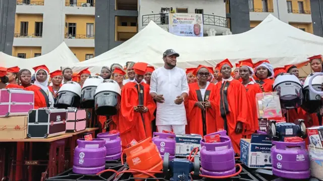 The Executive Chairman of Odi-Olowo/Ojuwoye Local Council Development Area (LCDA), Dr. Oluseyi Jakande presenting tools to graduates of skill acquisition centre recently…