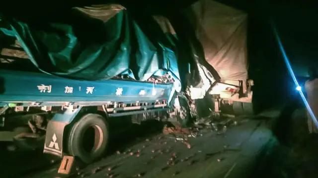 Four die as bus rams into truck on Lagos-Ibadan Expressway