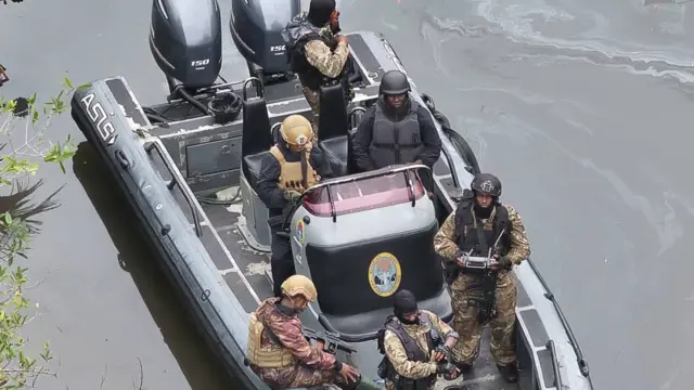 Naval officers during the operation.