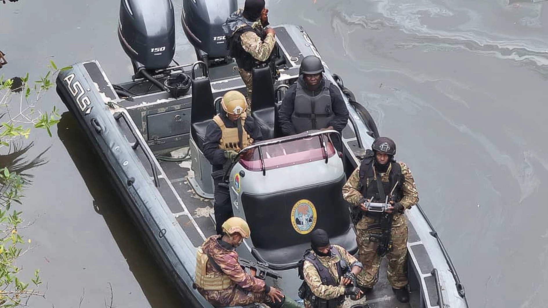 Naval officers during the operation.