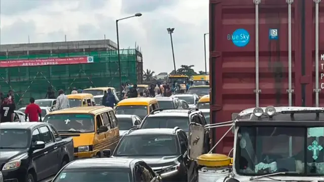 Gridlock along Mile 2-Apapa Expressway recently. PHOTO: ENIOLA DANIEL