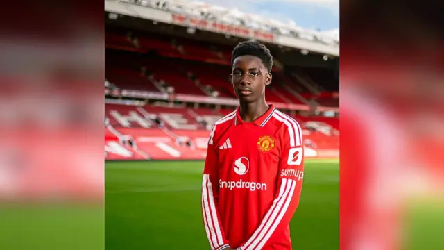Manchester United sign 16-year-old English-Nigerian midfield wizard David Eze