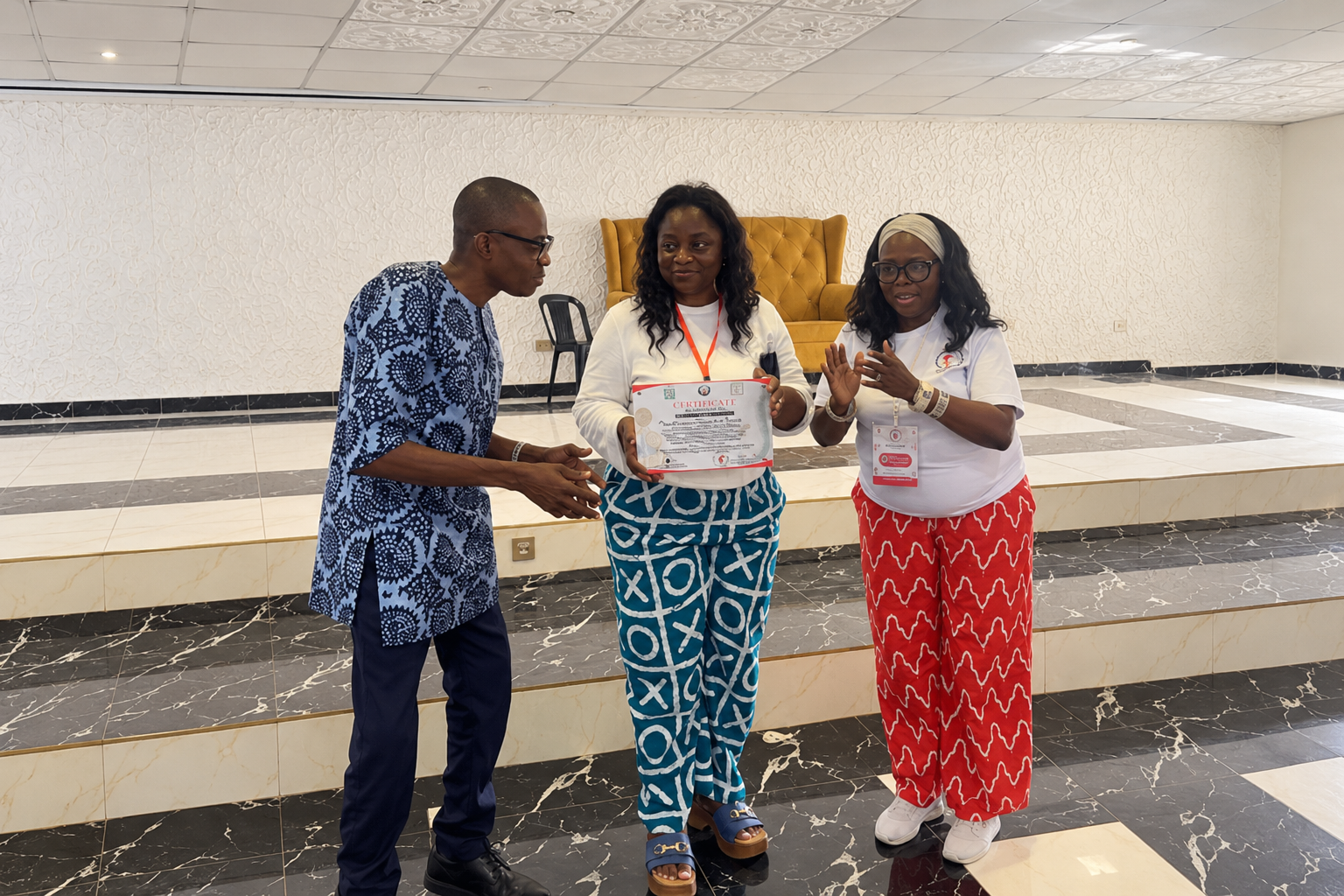 Founder Scoliosis foundation, Dr. Ayomide Akintan-Adejuwon presents an award of recognition to the CEO Hotel de Manna, Engr. Adeola Apata at the second edition of the scoliosis foundation support group in Lagos