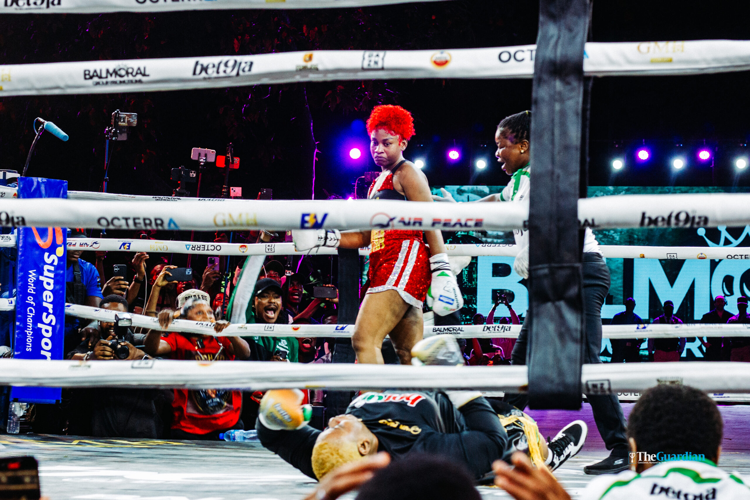 Phyna after knocking Nkechi Blessing (on the canvas) out in the fourth round at “Chaos in the Ring” in Lagos. Photo by Oluwabukunmi Fakanbi