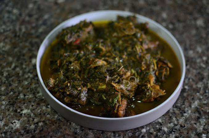 Obé Ẹ̀fìrin (Scent Leaf Soup)