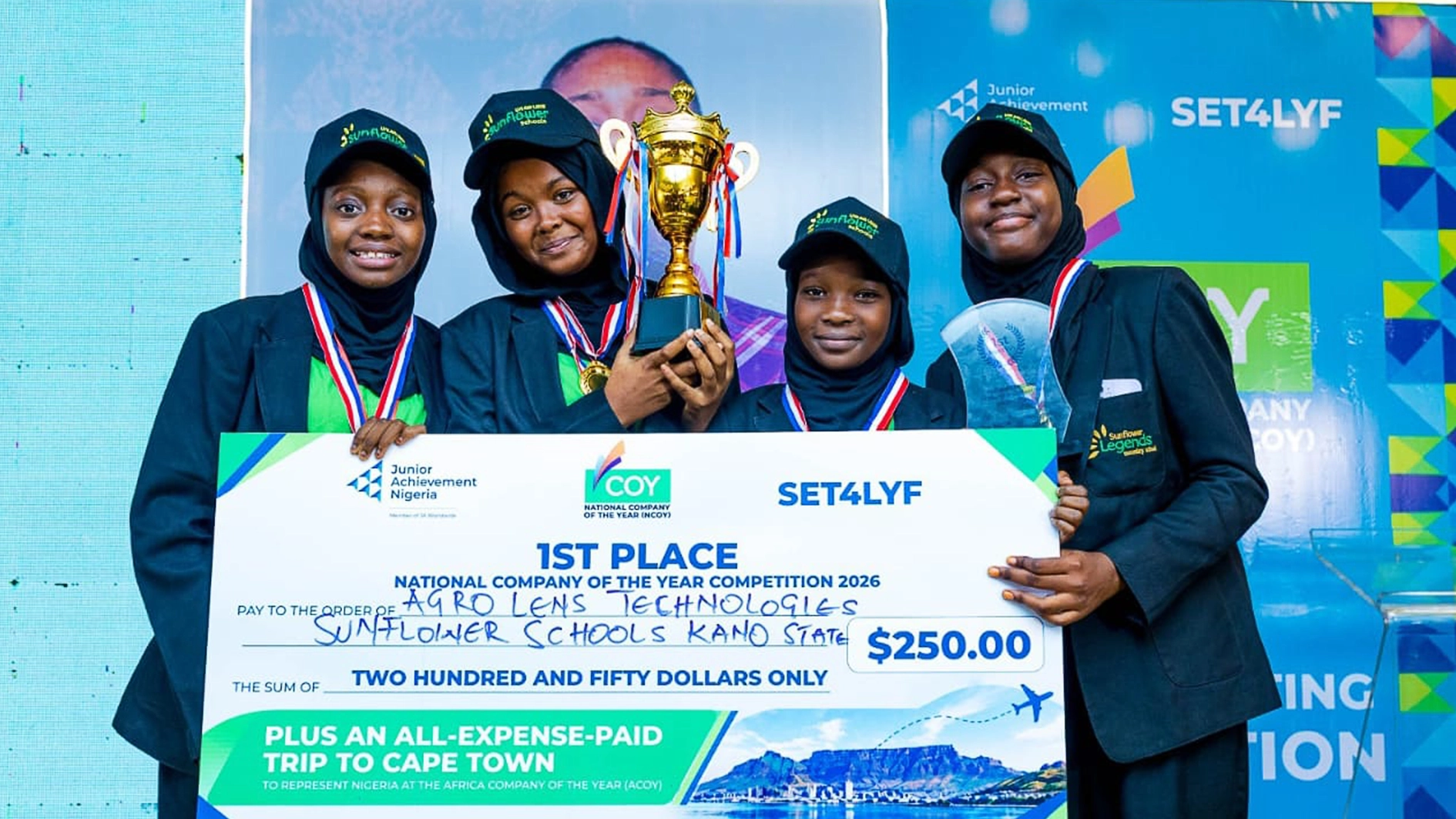 L-R Maryam Butu, Ruqayya Jallo, Hayfa Mukhtar, Fadillah Abdulsalam of Agrolens Technologies Company, Sunflower School, Kano State