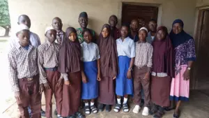 A cross section of TOMEB Foundation 2026/27 scholarship beneficiaries from Muslim Grammar School, Community High School and Obalufon Grammar School and their school principals in Sepeteri, Saki East LGA of Oyo State.