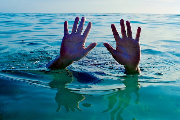 Swimming-dangers-for-a-beginner