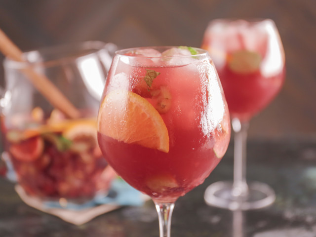 frozen-grape-sangria-e1471229641276